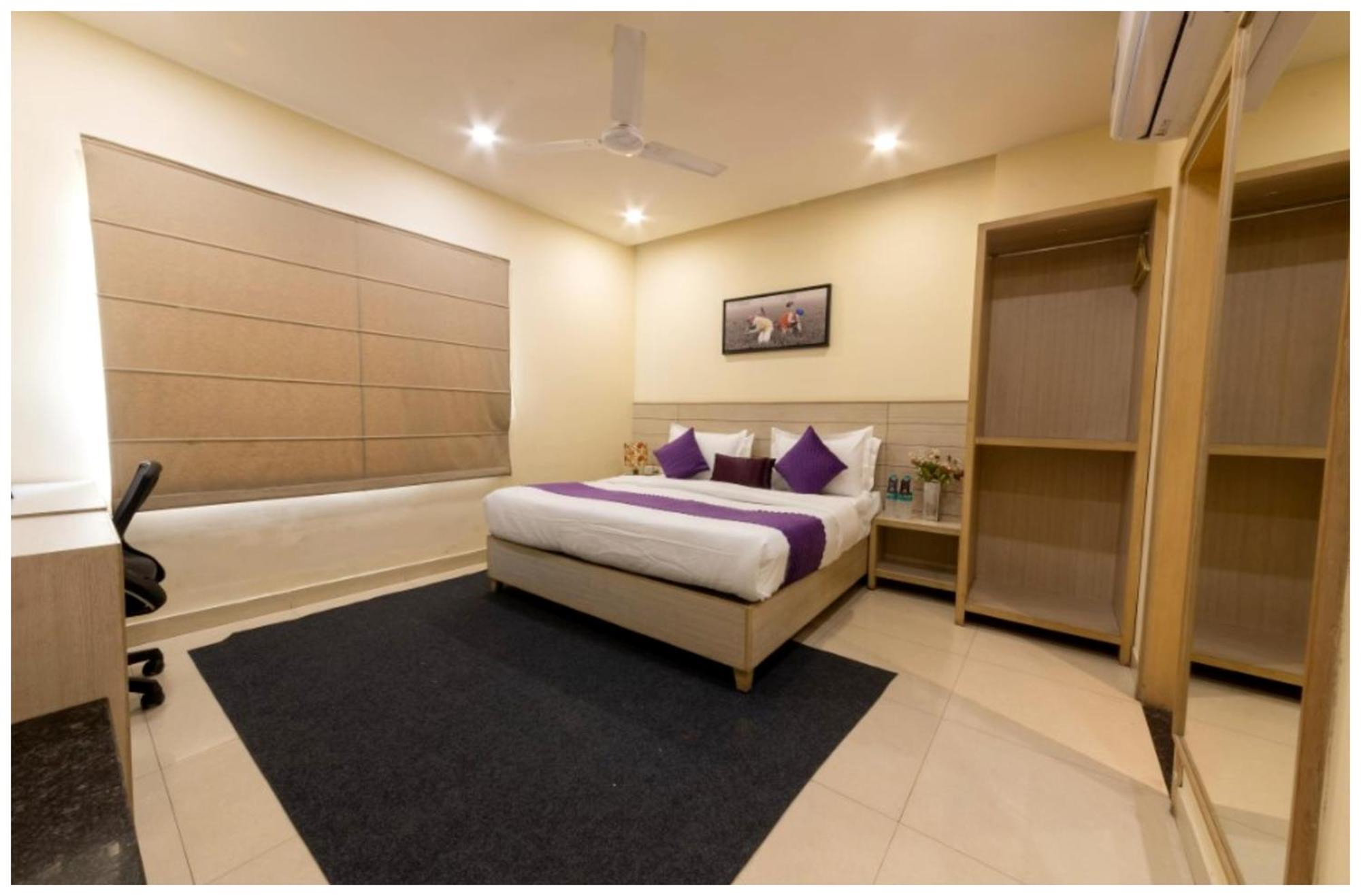 R J Behind Seabeach 4* Puri