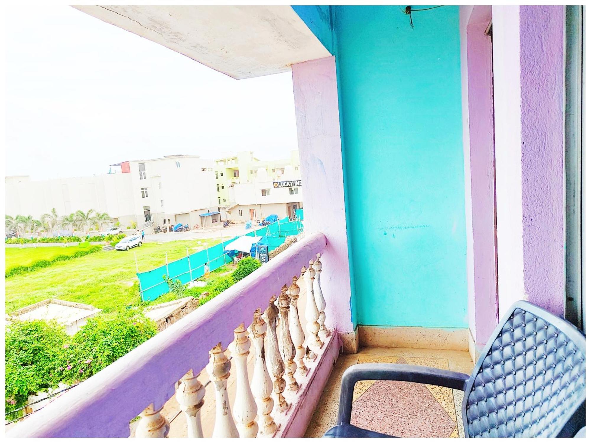 R J Behind Seabeach Hotel 4*